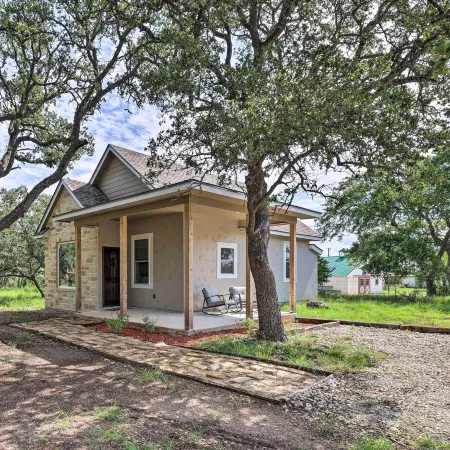 Cozy Spring Branch Cottage in Hill Country!