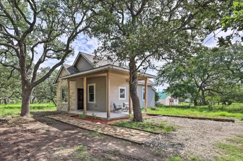 Cozy Spring Branch Cottage in Hill Country! - Spa
