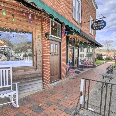 Comfy Damascus Apartment - Walkable Location