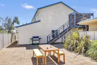 Green Reef Beach House - Aldinga Beach - C21 SouthCoast Holidays Hotels in Aldinga Beach
