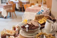Résidence Château Royal - breakfast