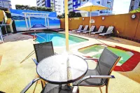 Sails Apartments - piscina