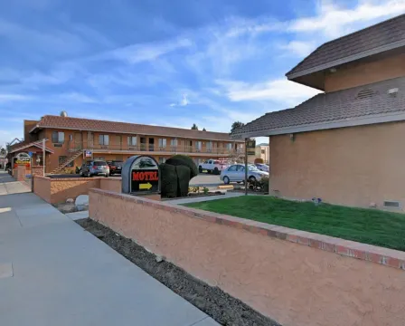 聖塔克拉瑞塔汽車旅館