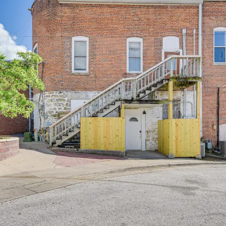 Pet-Friendly Downtown Fulton Apt w/ Smart TV!