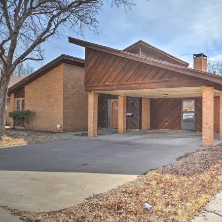Lubbock Townhome w/ Grill Near Ttu & Downtown!