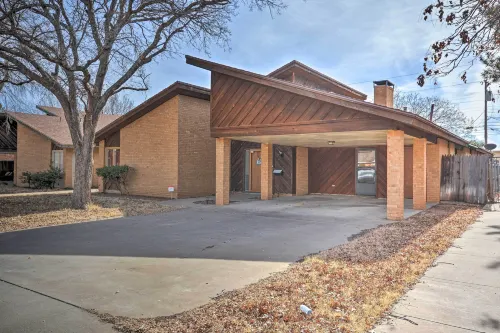 Lubbock Townhome w/ Grill Near Ttu & Downtown! - balcony