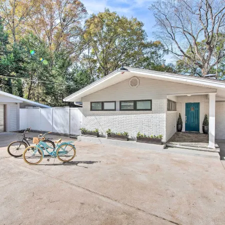 Serene Home w/ Fire Pit, Deck & Easy Access to ATL