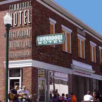 Commodore Hotel & Café Hotel Exterior