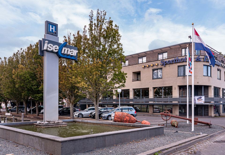 Hotel Iselmar - Housity