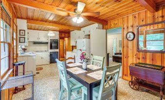 Peaceful Lumberton Home - 7 Mi to Dtwn Riverwalk!
