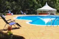 Hidden Treasure Lodge Chuka - Pools
