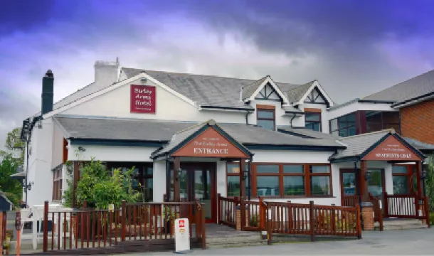 더 벌리 암스 호텔  호텔