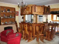 Sycamore Avenue Treehouses & Cottages Accommodation - bar
