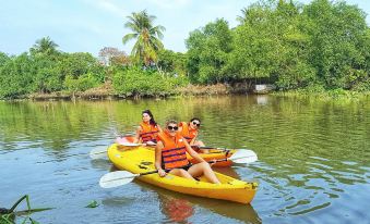 Riverside Park Eco Resort