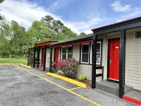 Whistling Pines Motel- Daily and Extended Stay