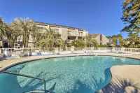 4 Mi to Cherry Grove Beach: Studio w/ Pool Access - en bord de mer