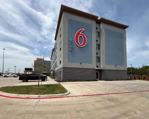 Studio 6 Dallas FairPark Các khách sạn gần Khu giải trí Fair Park