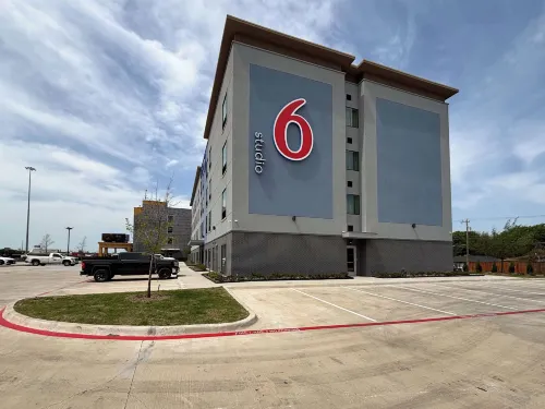 Studio 6 Dallas FairPark