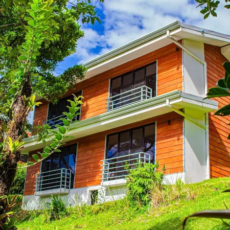 Burbi Lake Lodge Monteverde