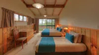 Endeavour Lodge - parking