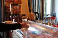Red Wine - Guest House - breakfast