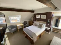Beaumond Cross Inn Hotels near Balderton Lake