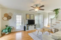 Chic Front Royal Retreat Near Shenandoah River! - parking