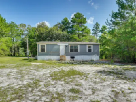 Crescent City Home w/ Charcoal Grill: Near 3 Lakes Hotels in Putnam County