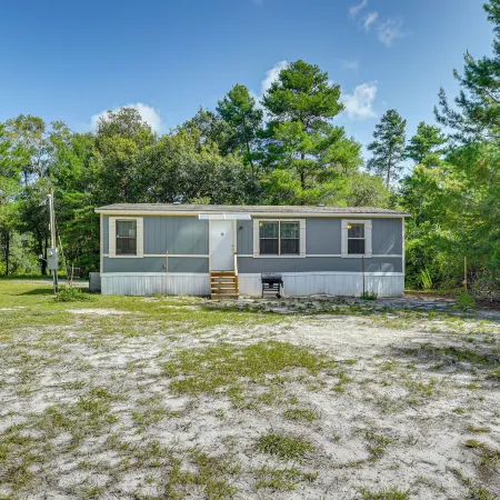 Crescent City Home w/ Charcoal Grill: Near 3 Lakes