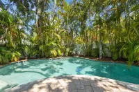 NEW Sunset Serenity - South Tampa Home with Pool - Bungalows