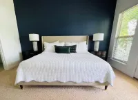 Family Friendly Lakefront Cottage/ Home Theatre/ Bunk room Hotels in Hancock County