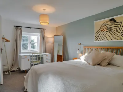 Teylu Hotels near Stanbury beach