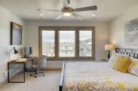 Blue Skies Lakeside Family-friendly Getaway w/ Hot Tub & BBQ