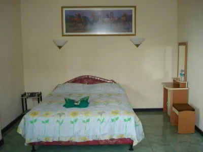 Golden Dragon Hotel Hotel di Sario Utara