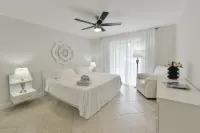 Cozy home with big pool and BBQ in Wellington!