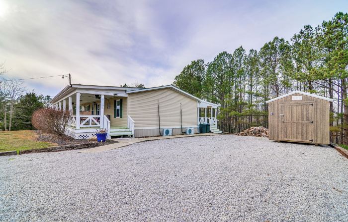 Monticello Home w/ Deck & Fire Pit < 1 Mi to Water