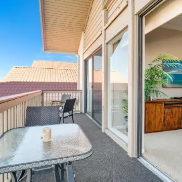 Coastal Lakehouse Condo on Siesta Key Public Beach