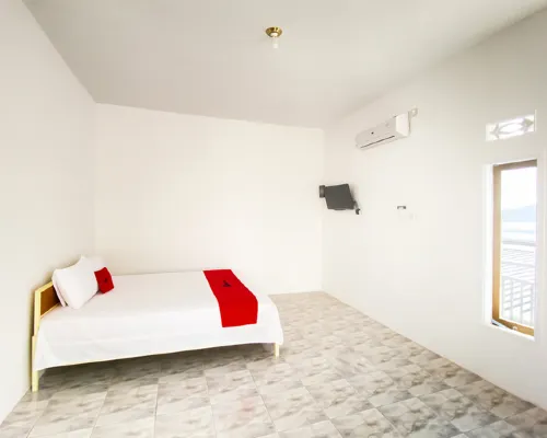RedDoorz near Terminal Baru Pasuruan Hotel di Bugulkidul