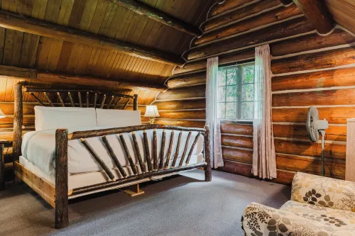 LOGE Camps Alta Crystal Hotels in Pierce County