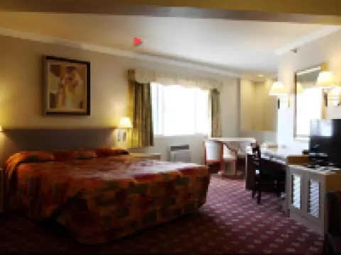 Metro Plaza Hotel Hotels near Little Tokyo