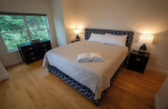 #5 Lake Front Condo - Hamlin Lake, Ludington, MI - 10 Guests