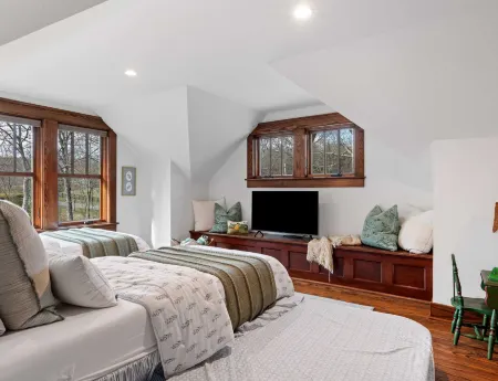 Leipers Retreat Secluded 3 Bdr Craftsman Home