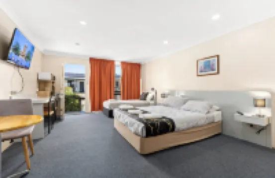 อเล็กซานเดอร์ โมเต็ล