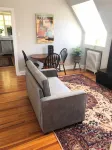Charming Carriage house apartment in prime  location + Free Parking