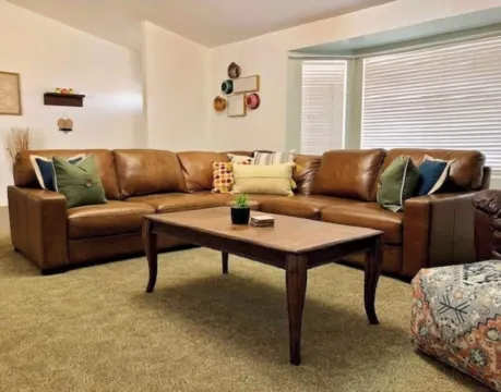 *RARE FIND* GREAT LOCATION*BREWSTER PARK*GAMEROOM*