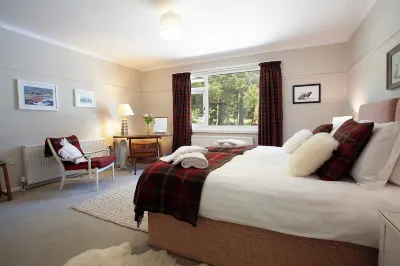 Loch-side House with Stunning Mountain and Loch Views Hotels near West Highland Museum