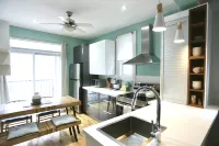 Exquisite and Modern Loft Hotels in Rosemont–La Petite-Patrie