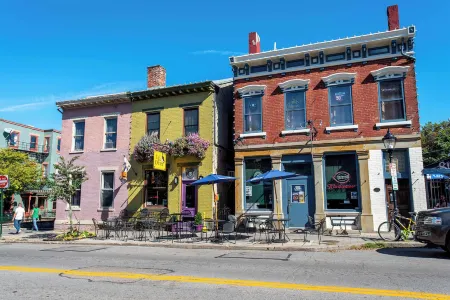 Heart of Mainstrasse Apt 1