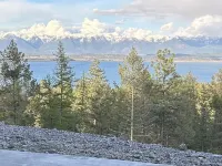 Modern 3-bedroom bungalow in peaceful Somers with great lake and mountain views Hotels in Lakeside