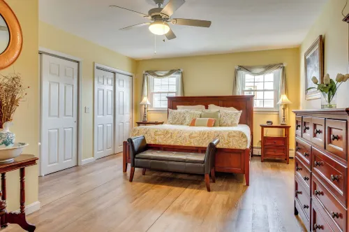 Near Beaches & Waterfront Dining: Home in Hampton! - Homestays